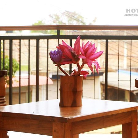 Hotel T & T Anuradhapura Ruang foto