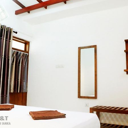 Hotel T & T Anuradhapura Bagian luar foto