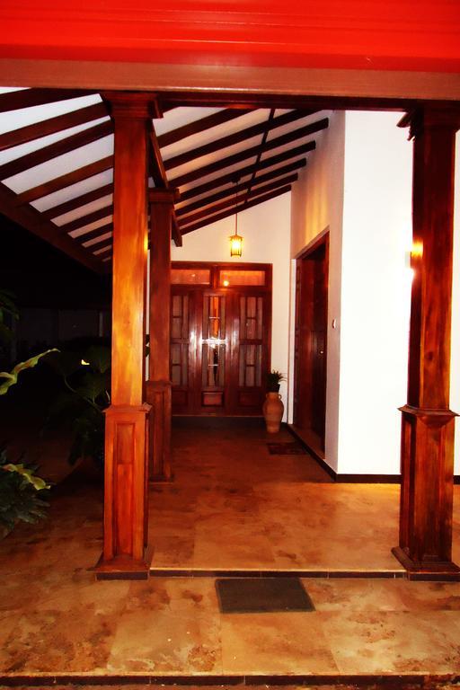 Hotel T & T Anuradhapura Bagian luar foto