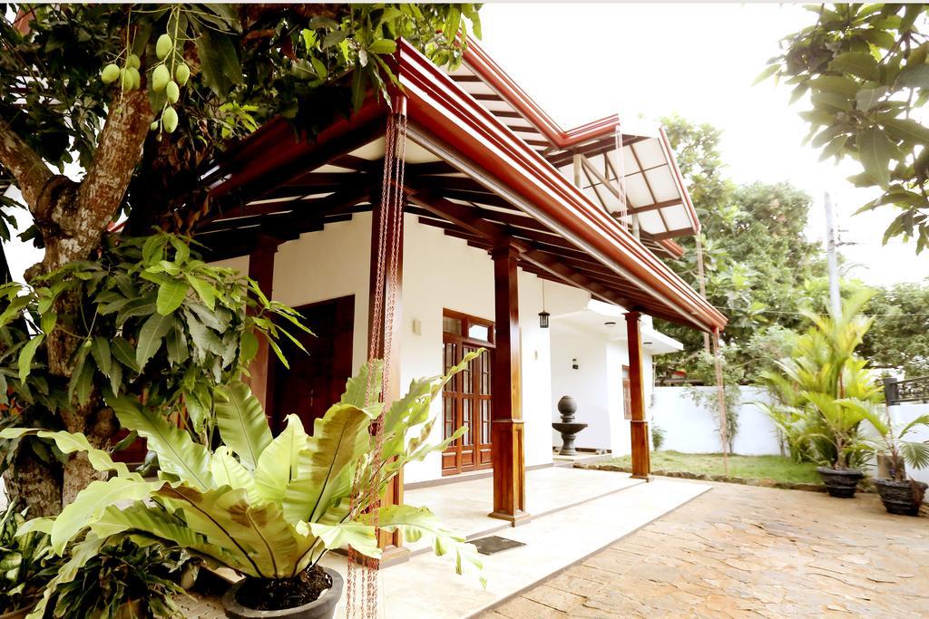 Hotel T & T Anuradhapura Bagian luar foto