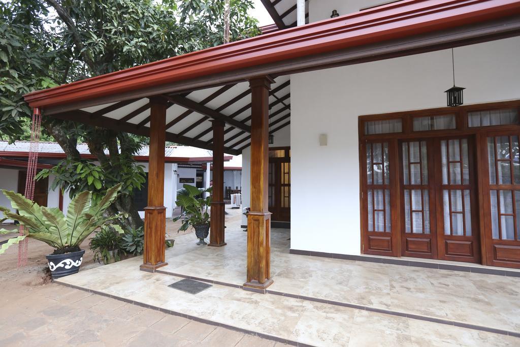 Hotel T & T Anuradhapura Bagian luar foto