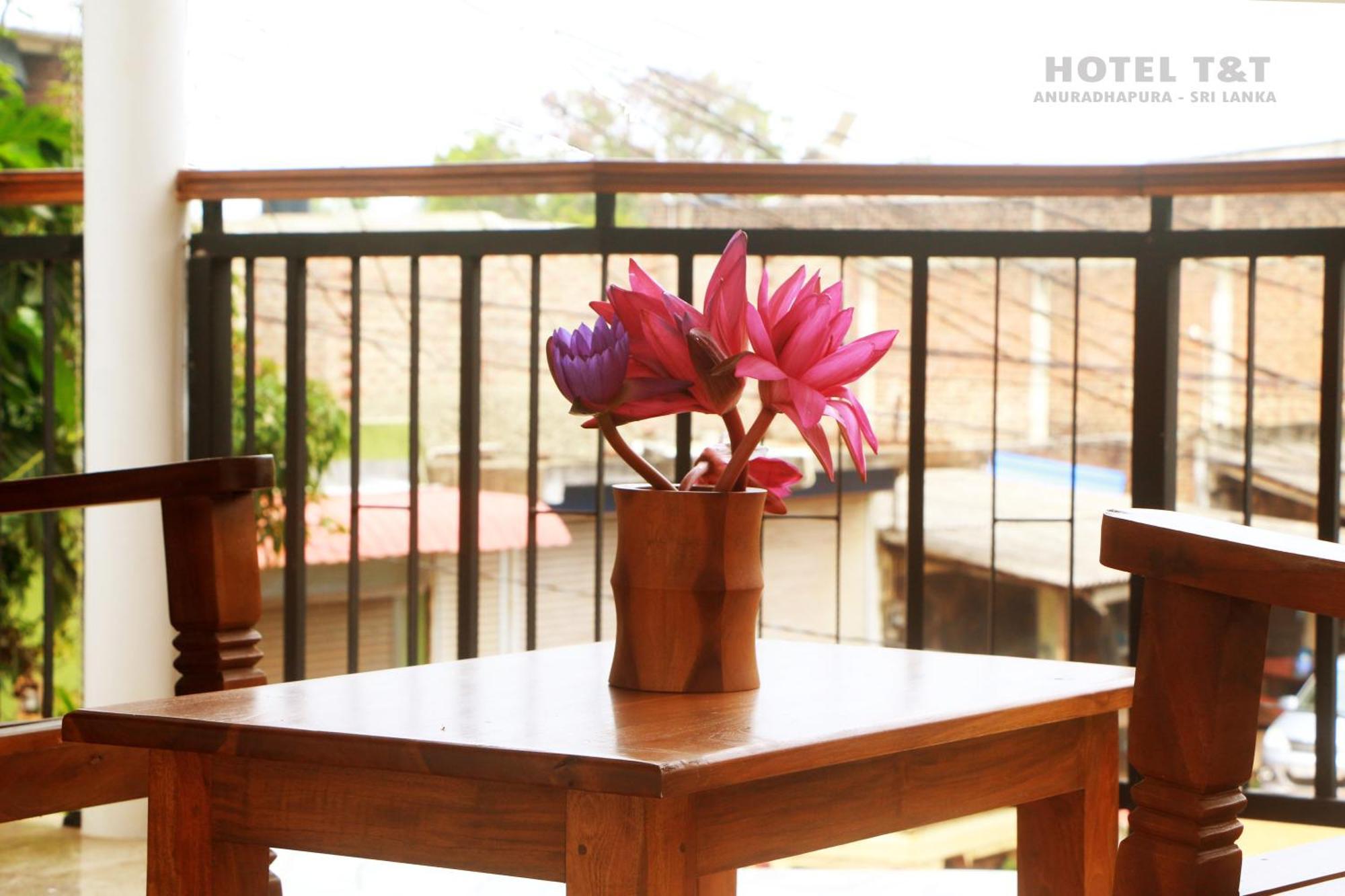 Hotel T & T Anuradhapura Ruang foto