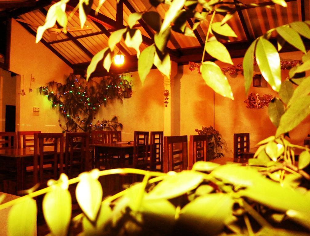 Hotel T & T Anuradhapura Bagian luar foto