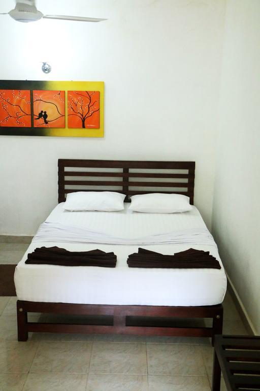 Hotel T & T Anuradhapura Bagian luar foto