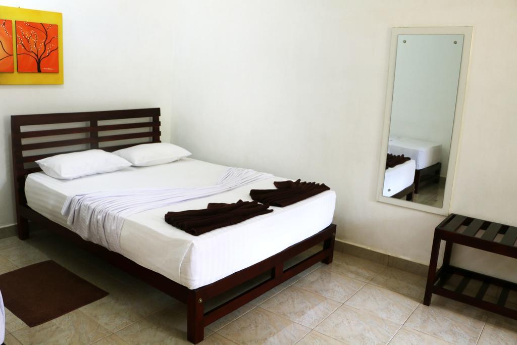 Hotel T & T Anuradhapura Bagian luar foto