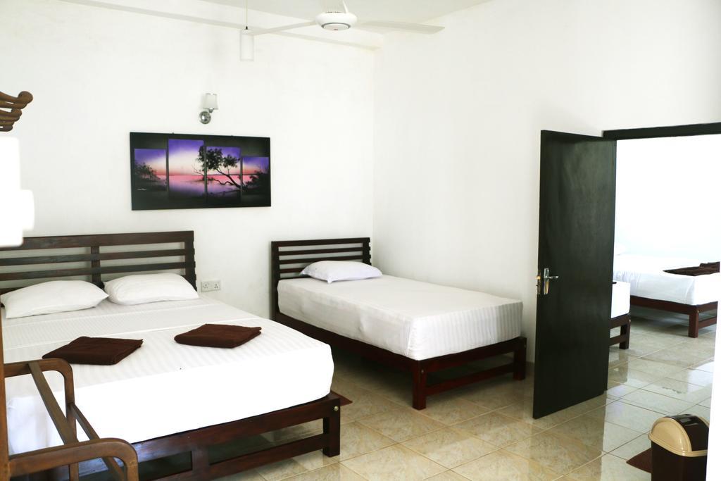 Hotel T & T Anuradhapura Bagian luar foto