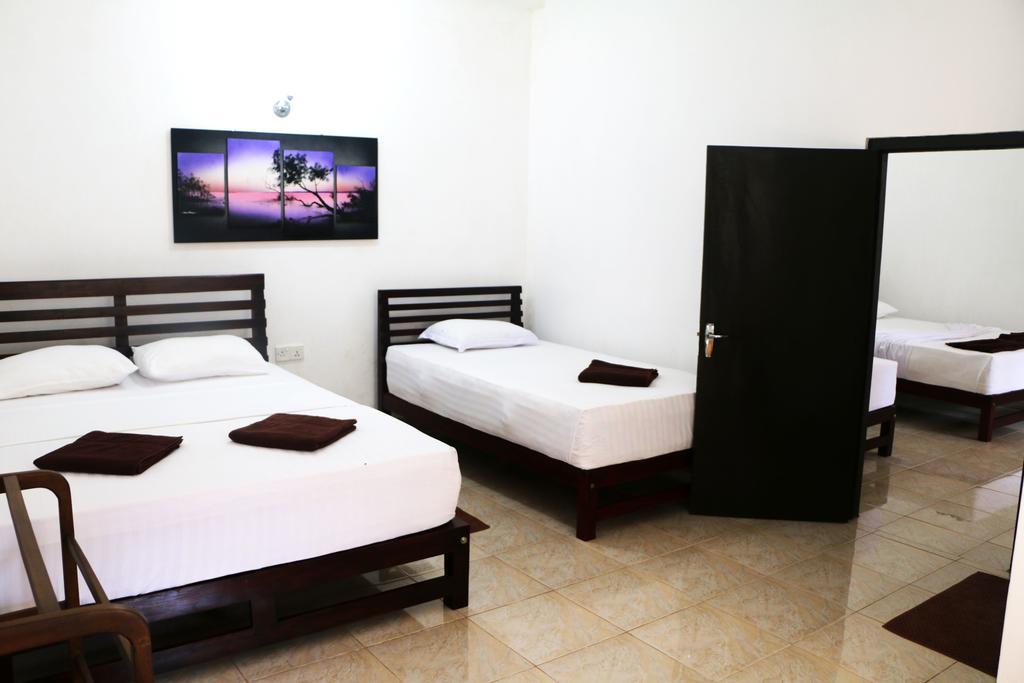 Hotel T & T Anuradhapura Bagian luar foto