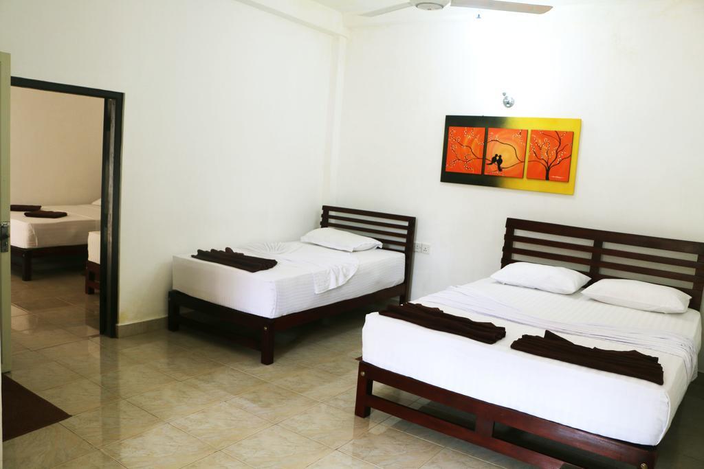 Hotel T & T Anuradhapura Bagian luar foto