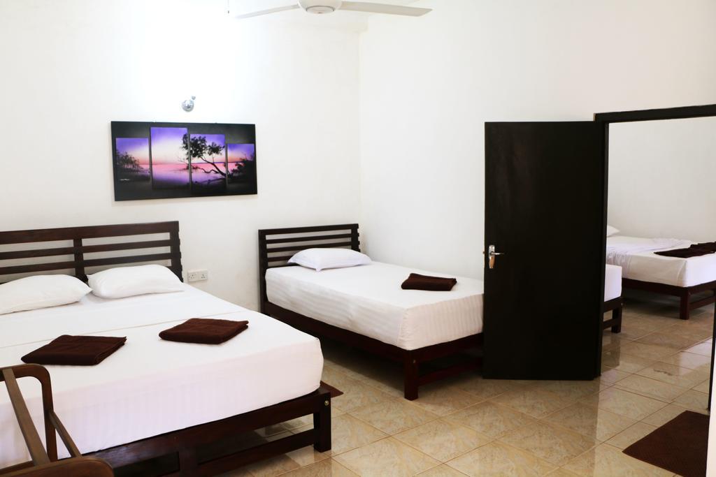 Hotel T & T Anuradhapura Bagian luar foto