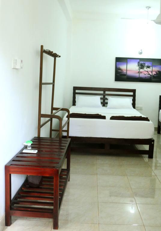 Hotel T & T Anuradhapura Bagian luar foto