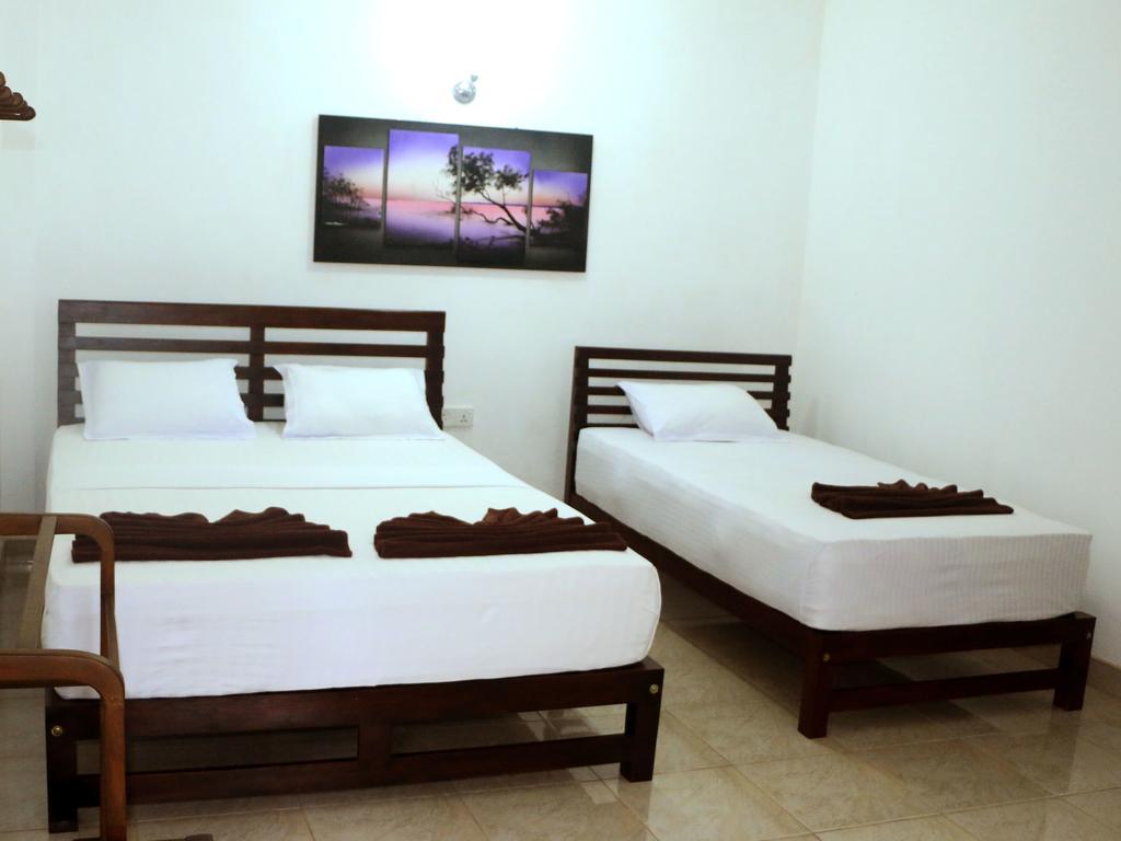 Hotel T & T Anuradhapura Bagian luar foto