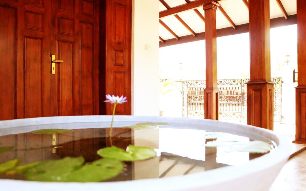 Hotel T & T Anuradhapura Bagian luar foto