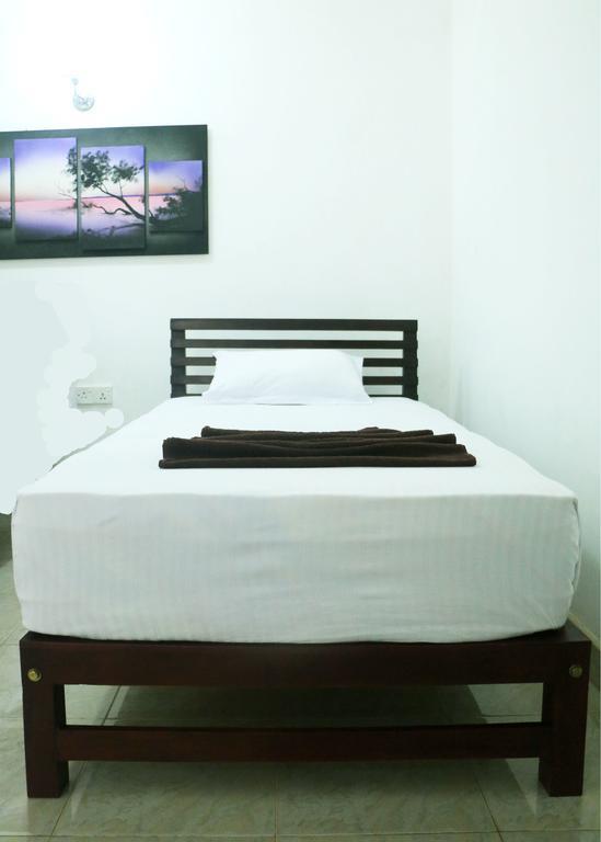 Hotel T & T Anuradhapura Bagian luar foto
