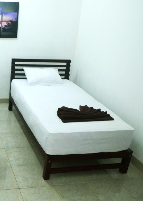 Hotel T & T Anuradhapura Bagian luar foto