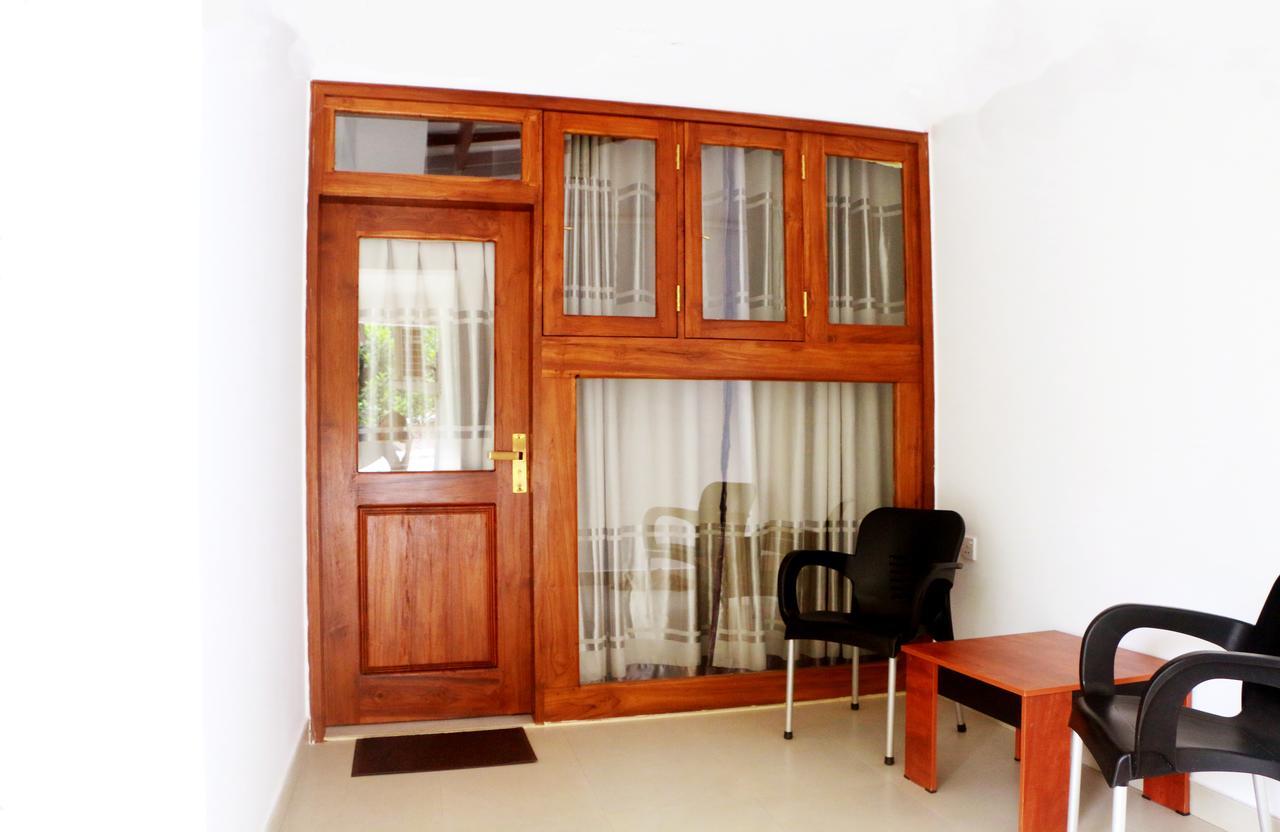 Hotel T & T Anuradhapura Bagian luar foto