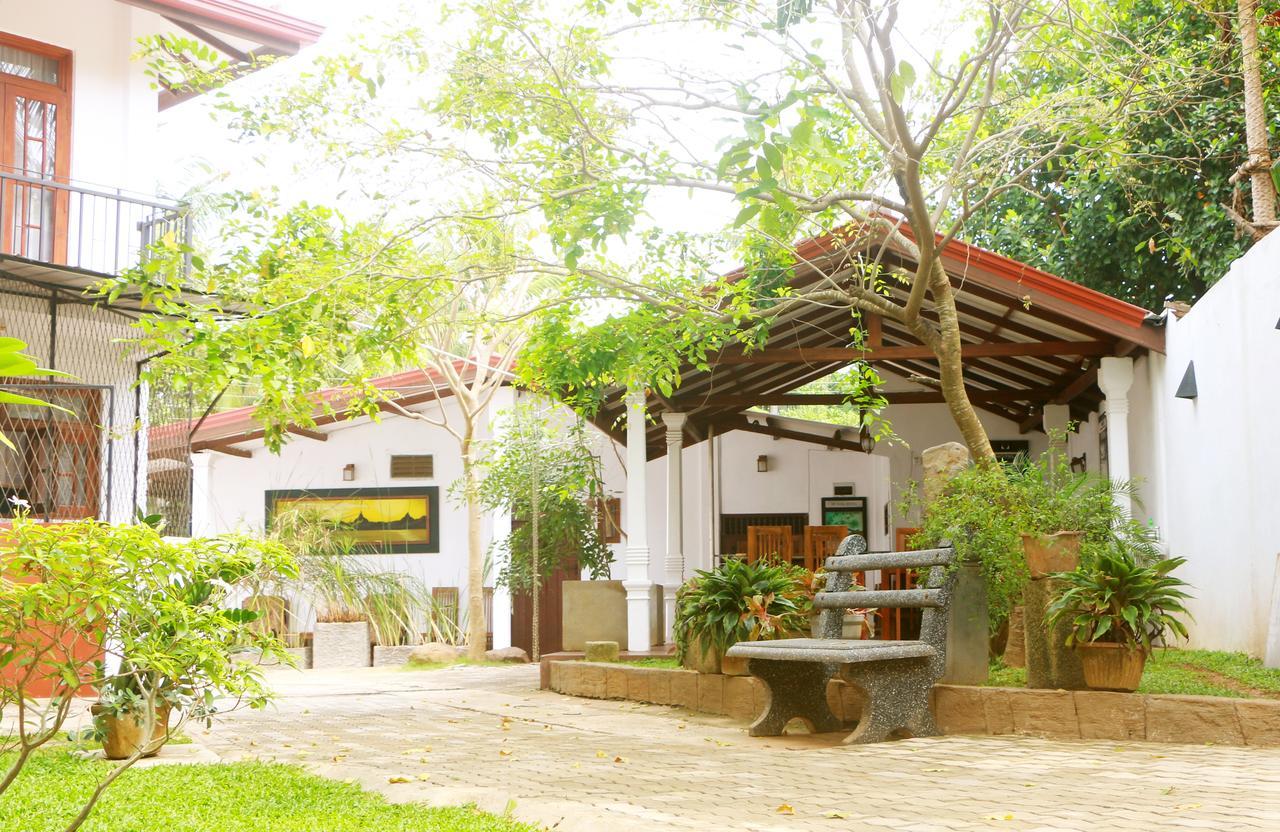 Hotel T & T Anuradhapura Bagian luar foto